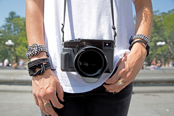 Open Knot Beaded Bracelet- Black & Gold