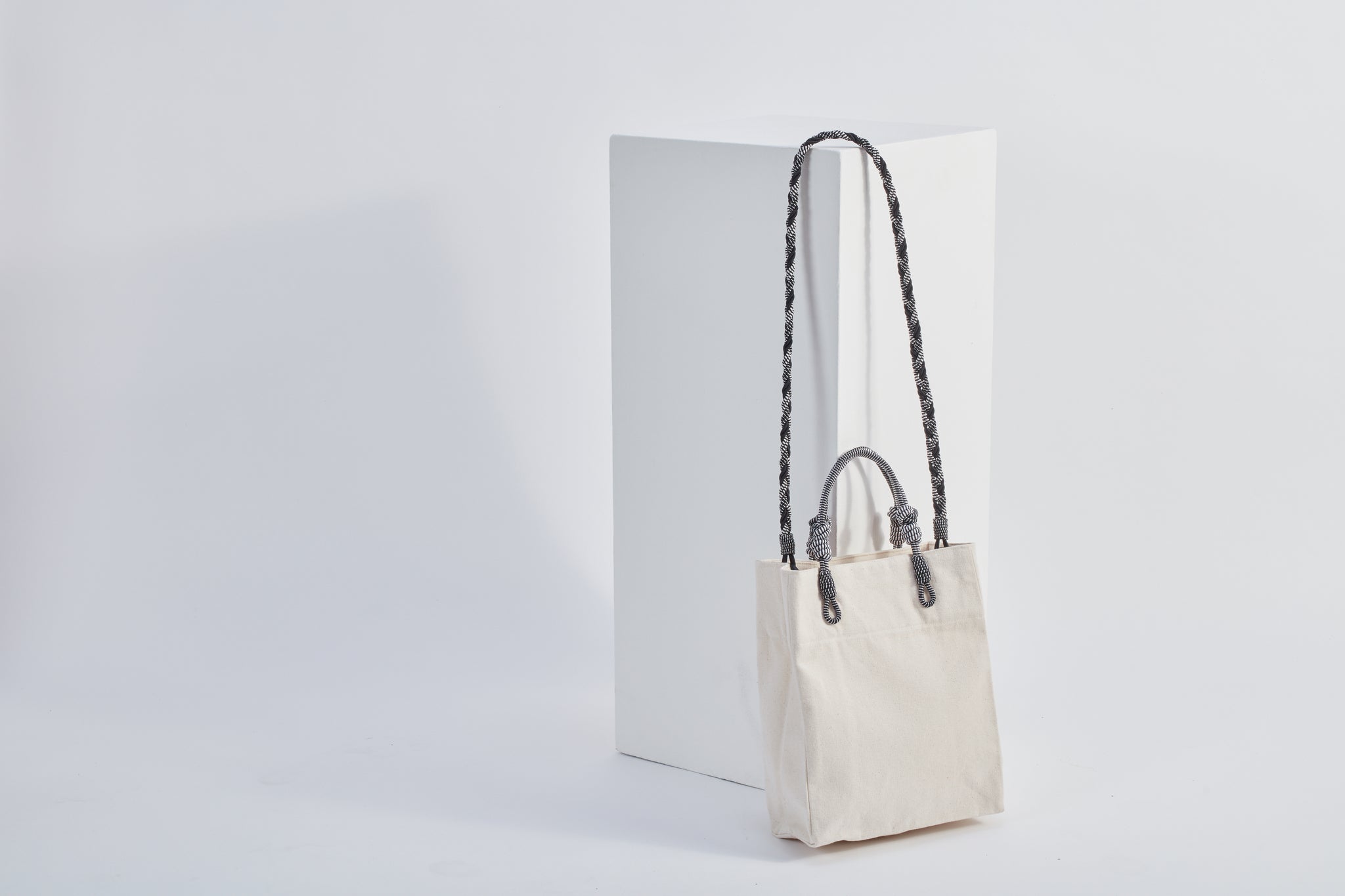Medium bag with braided strap