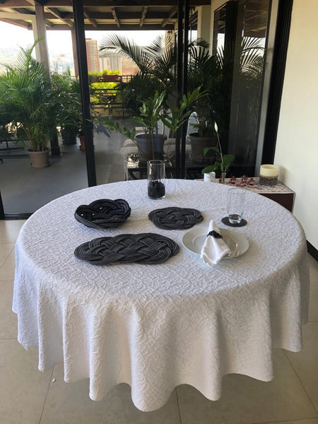Twisted Oval Serving Placemat (Black & White)